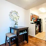 Bright & Cozy 1Bd Condo Near Uofa, Umc W Pool, Parking - Low Summer Rates!