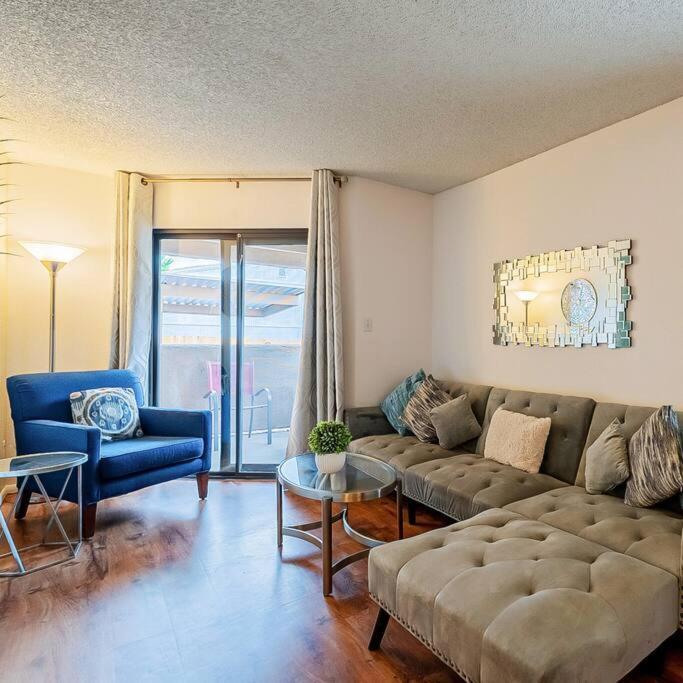 Bright & Cozy 1bd Near Uofa, Umc W Pool, Parking - Summer Rates!