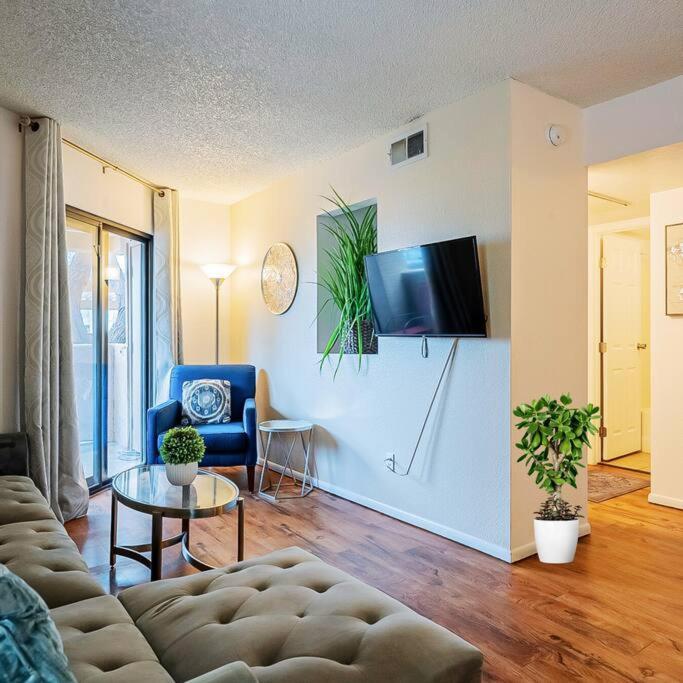 Apartment Bright & Cozy 1bd Near Uofa, Umc W Pool, Parking - Summer Rates!