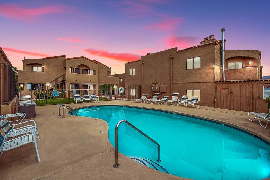 Bright & Cozy 1bd Near Uofa, Umc W Pool, Parking - Summer Rates! Tucson