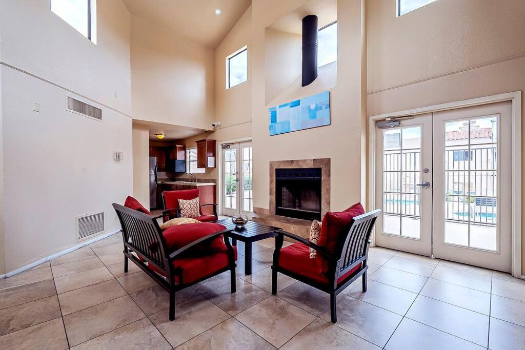 Apartment Bright & Cozy 1bd Near Uofa, Umc W Pool, Parking - Summer Rates! Tucson