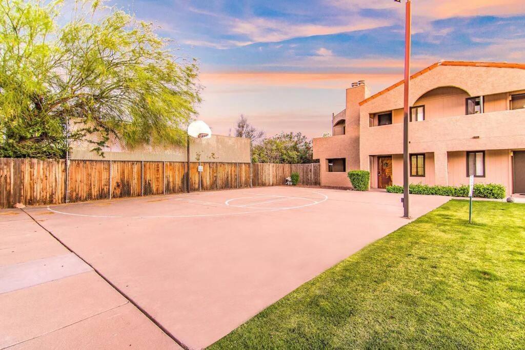 Bright & Cozy 1bd Near Uofa, Umc W Pool, Parking - Summer Rates!