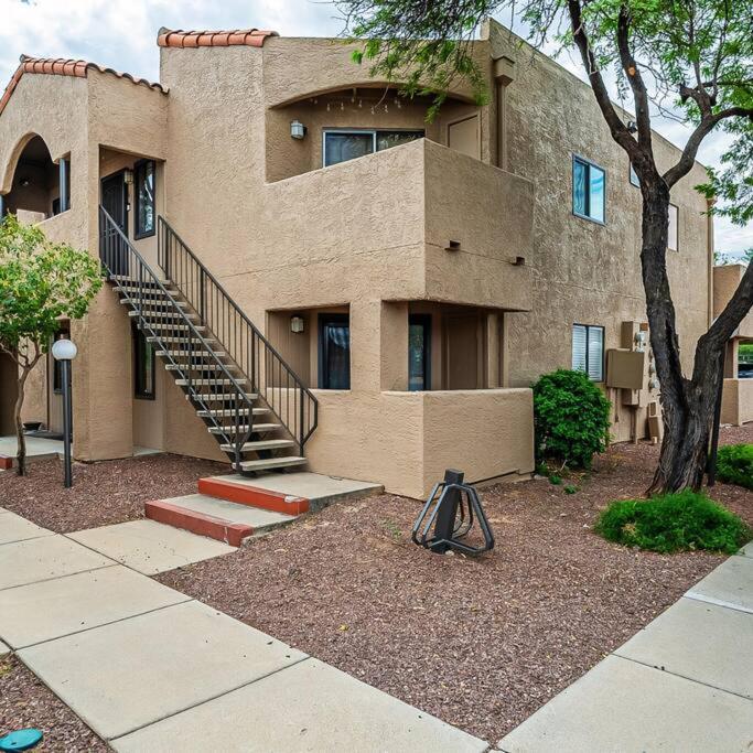 Bright & Cozy 1bd Near Uofa, Umc W Pool, Parking - Summer Rates! Apartment
